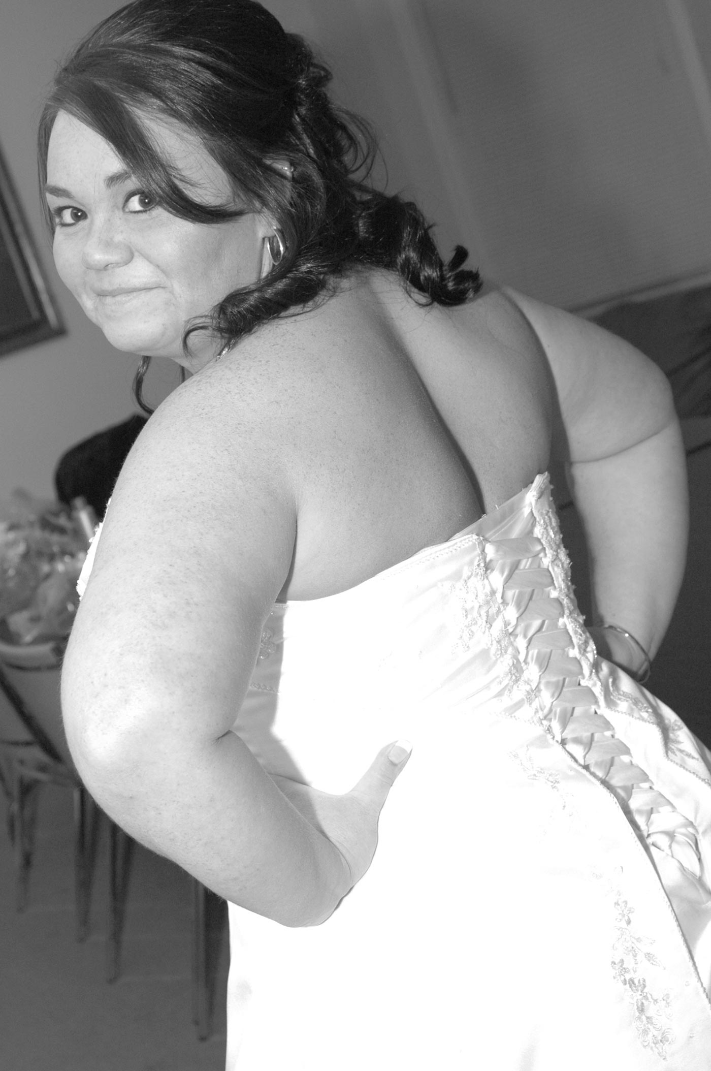 bride_in_laceup_dress