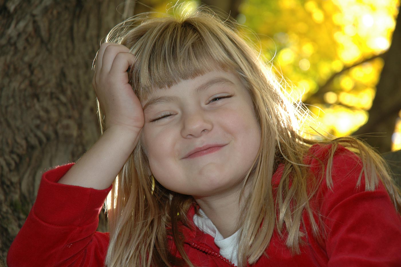 happy_girl_in_red_in_tree