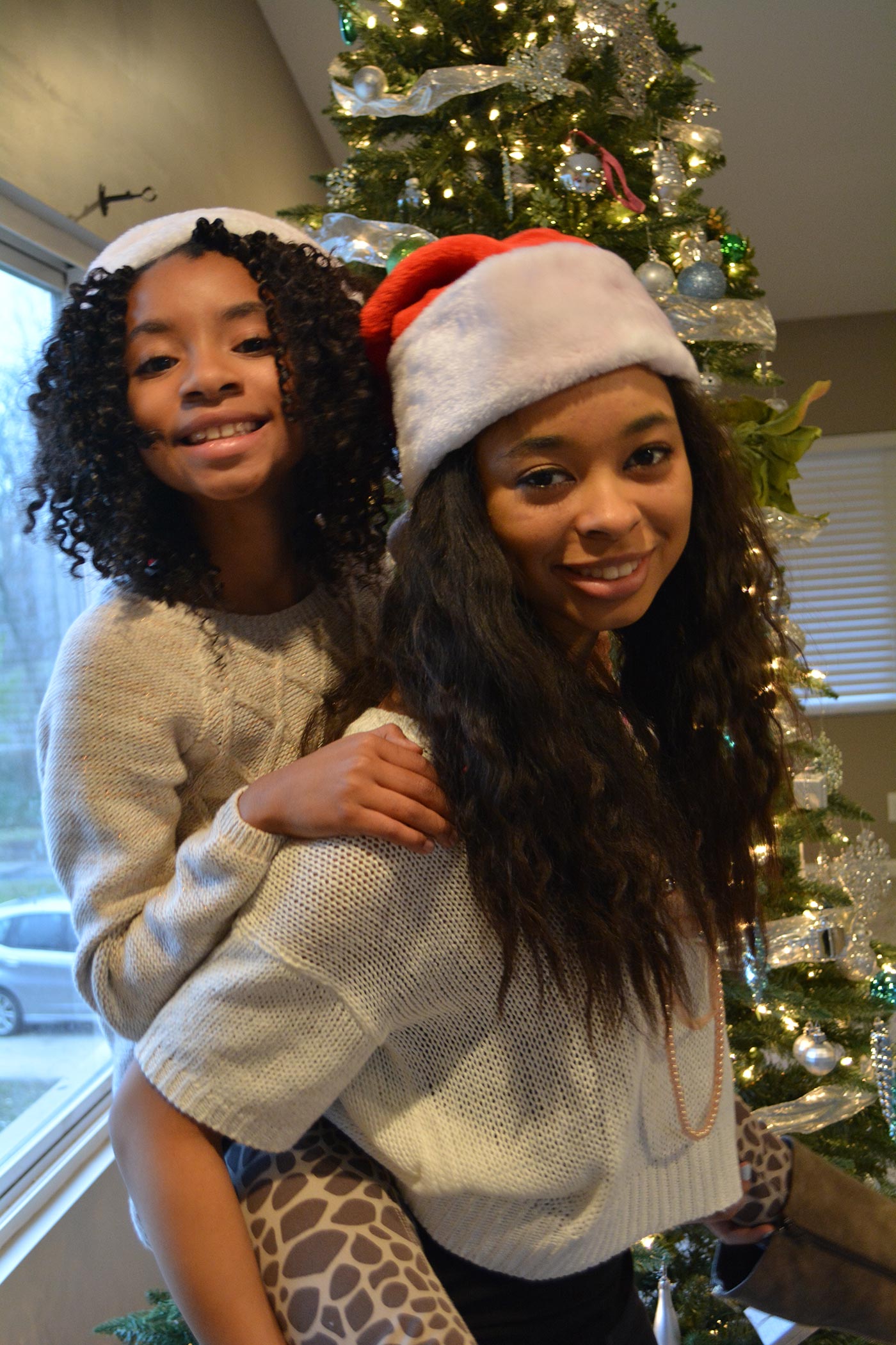 sisters_christmas