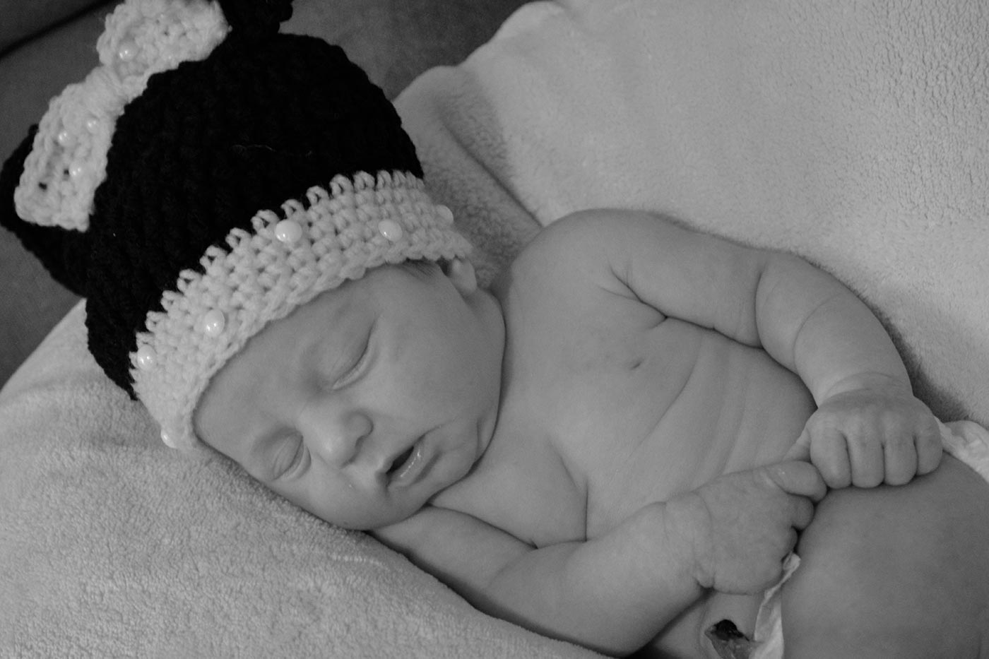sleeping_baby_in_hat