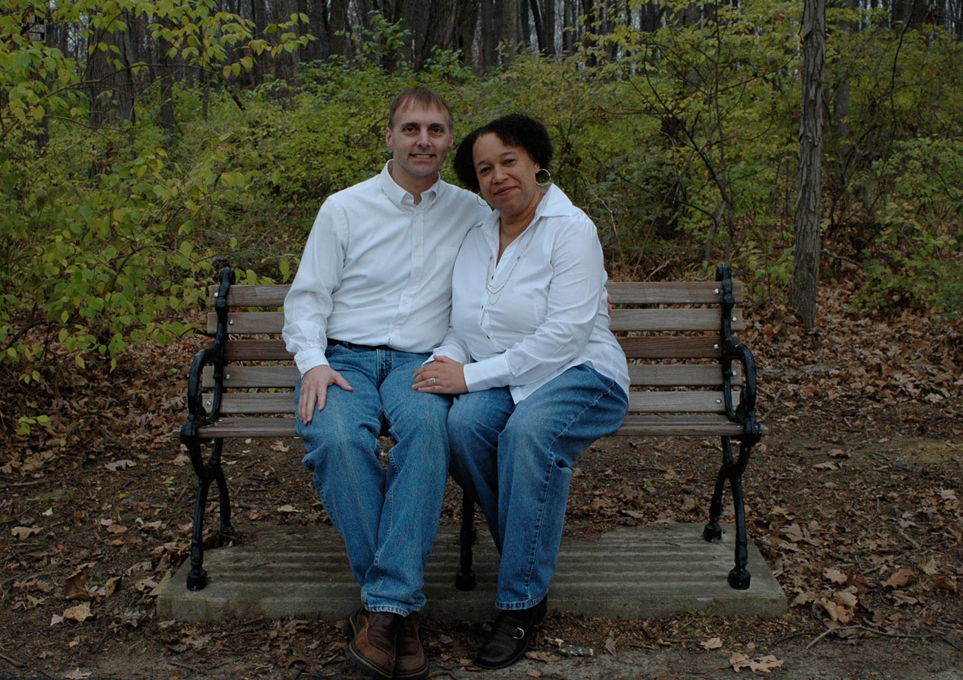 couple_sitting_on_bench